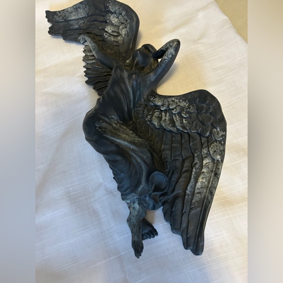 Elegant wall  Angel Sculpture - Picture 2 of 10